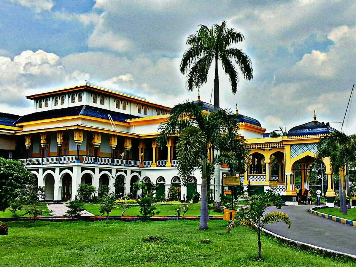 Discover the Beauty of Medan with a Memorable Tour Experience