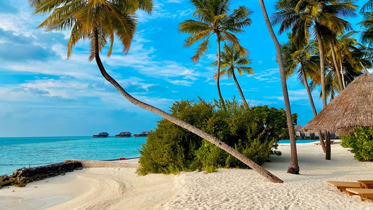 Menghindar dari Kehingar-bingaran: Tempat-tempat Wisata Pantai yang Tenang dan Damai