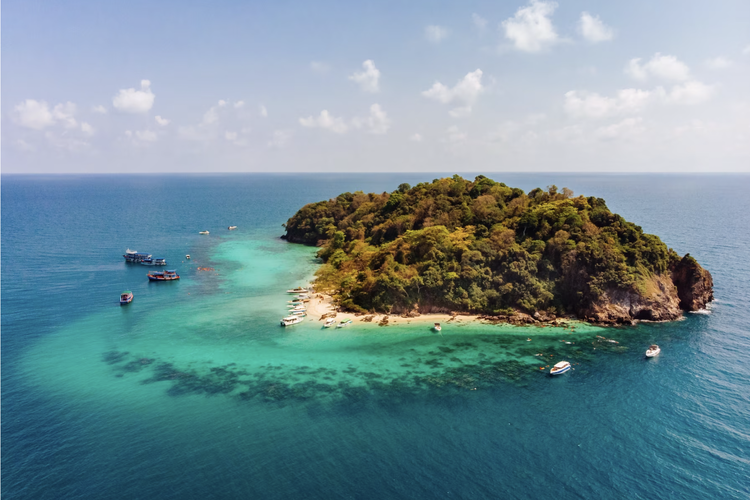 Jauh dari Hektik Kota: Destinasi Wisata Pulau yang Menawarkan Ketenangan dan Keindahan Laut