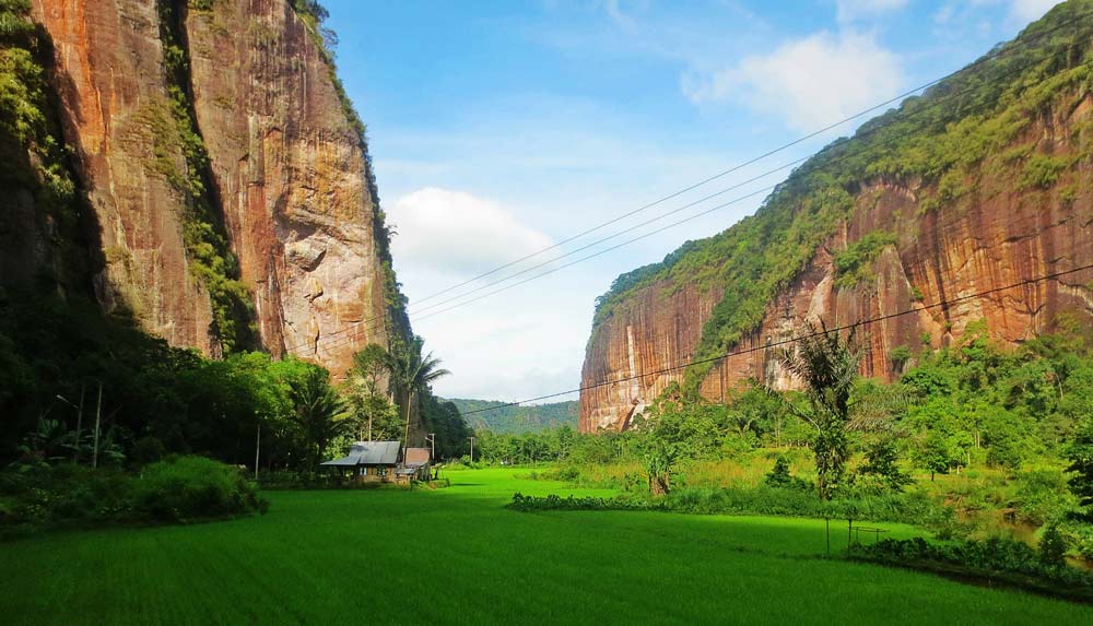 Mengenal Lembah Harau: Keelokan Alam yang Menawan