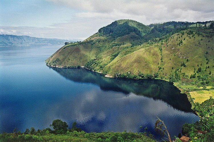 Menjelajah Keindahan Lake Toba Parapat: Mengungkap Pesona Pakej Medan