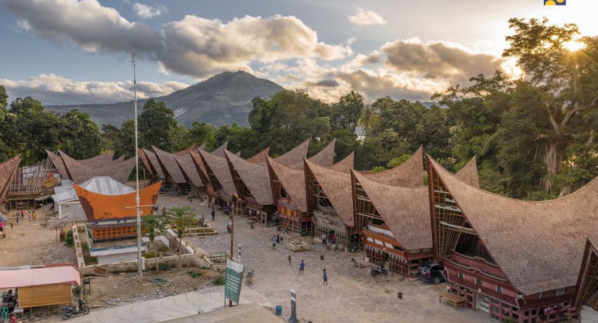 Visiting Toba Batak Village in a Medan - Lake Toba Tour