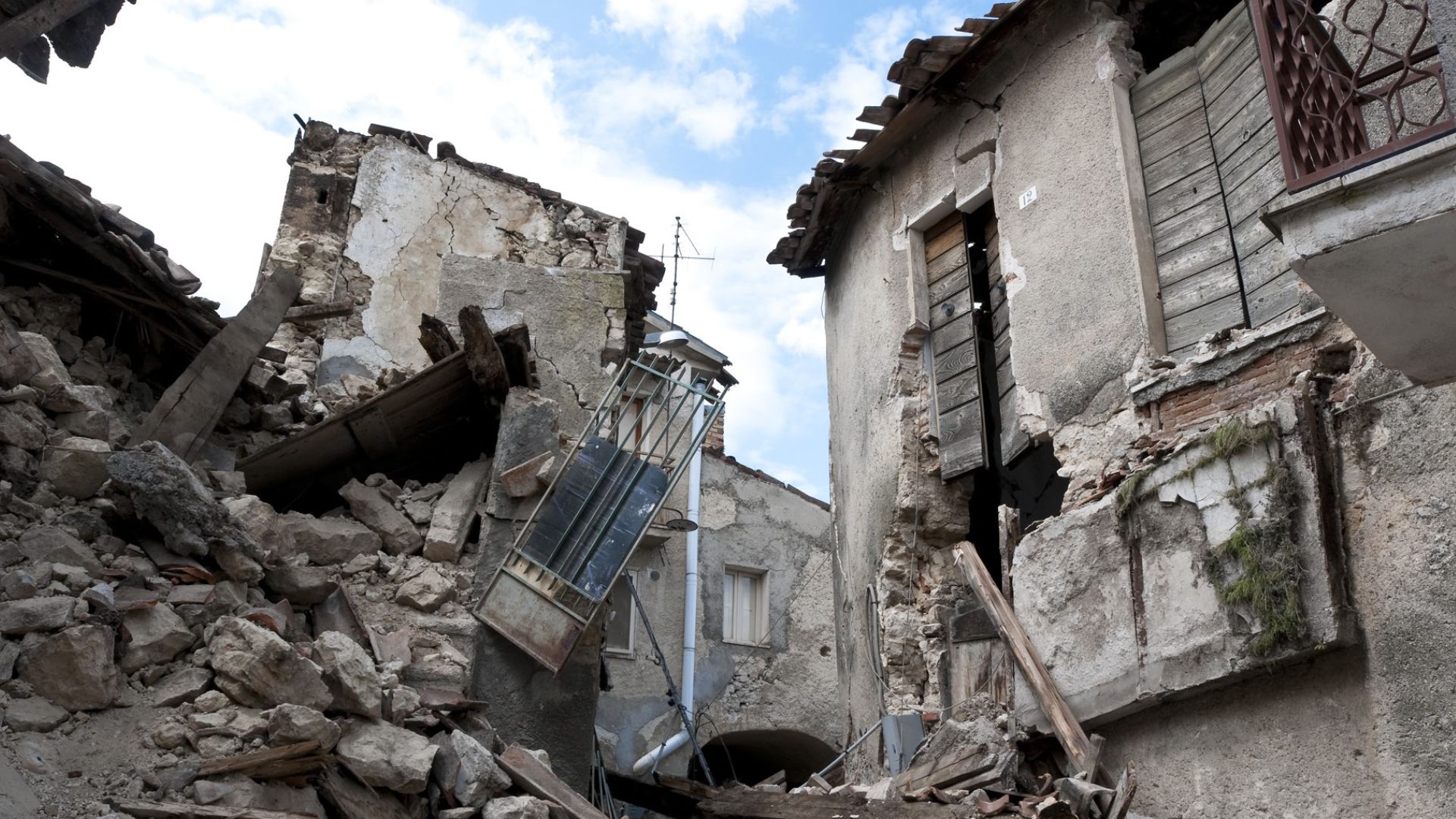 Pemulihan Pasca Bencana Alam: Pembangunan Kembali Komunitas dan Lingkungan yang Tahan Bencana