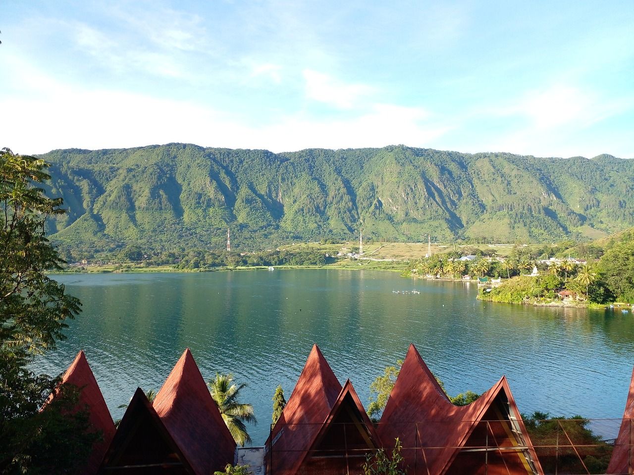 Tips Percutian Hebat: Memilih Pakej Medan untuk Keindahan Lake Toba Parapat