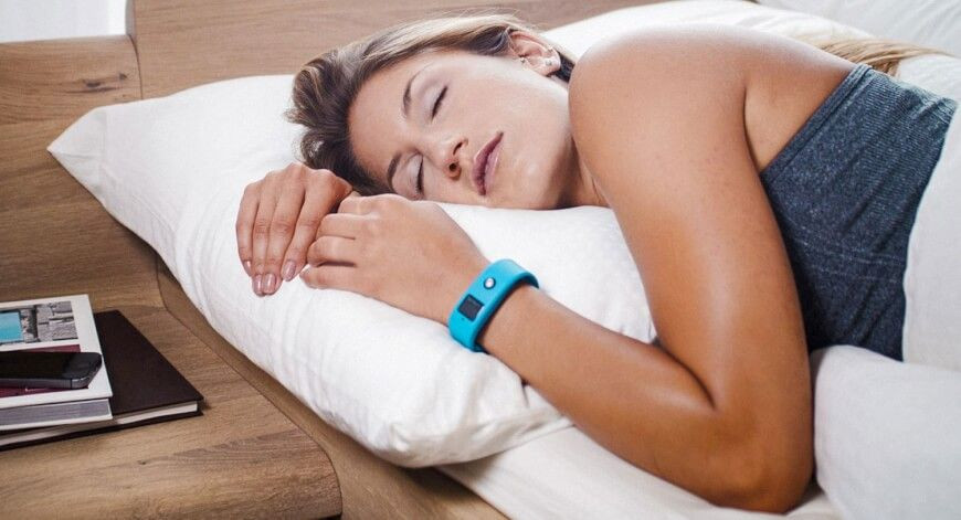 7 Kebiasaan Teknologi yang Membantu Anda Tidur Lebih Baik di Malam Hari